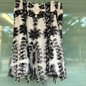 E.C.I. New York Black & White Slits End w/beads Side Zipper Midi Skirt Size M